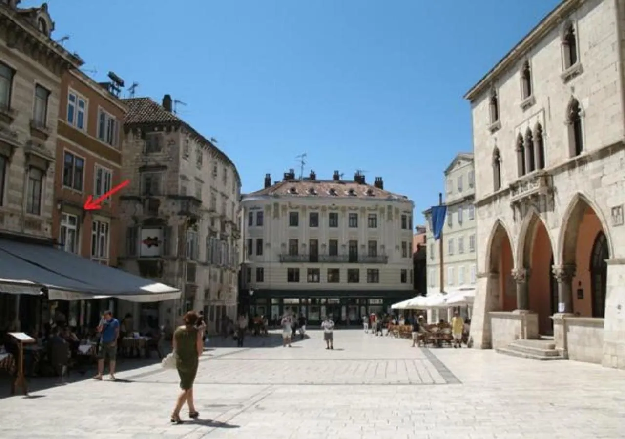 Old Square Studio Apartment Сплит